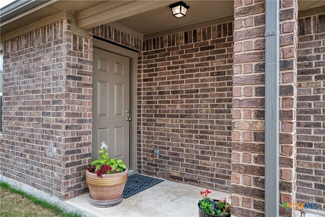 Foto del edificio - 5821 Roderick Dr