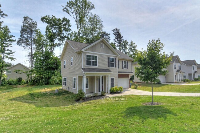 Building Photo - Nice 4 bedroom 2.5 Bathroom home located i...