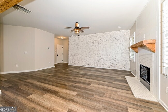 Building Photo - 272 Villa Grande Dr