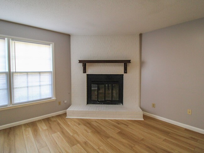 Foto del edificio - Check out this nice townhome in Decatur