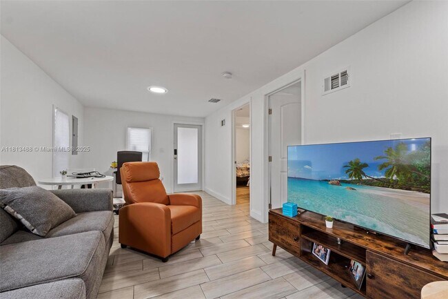 Foto del edificio - 1883 NW 68th St