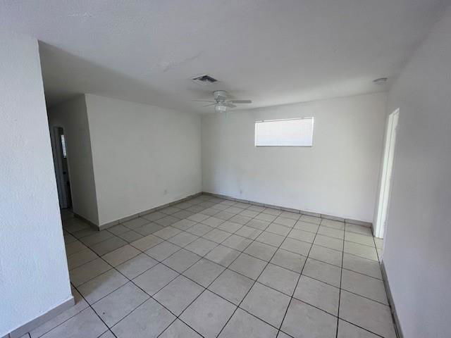 Foto del edificio - 1301 NW 7th St