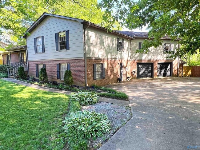 Building Photo - 204 Roy Dr