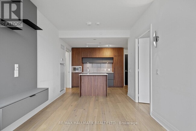 Building Photo - 151-151 Avenue Rd