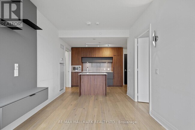 Photo du bâtiment - 151-151 Avenue Rd