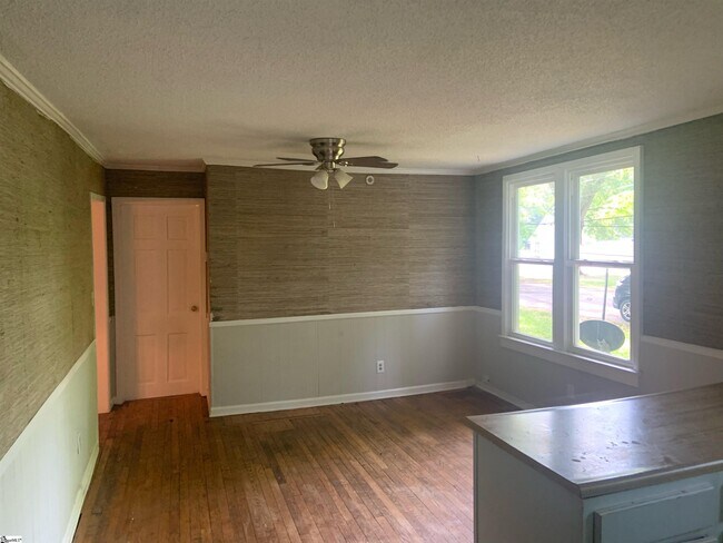 Building Photo - 405 Summit Dr