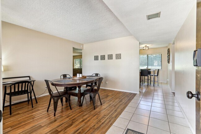 Foto del edificio - 8412 Capulin Rd NE