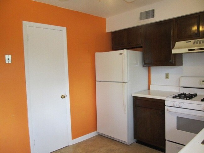 Foto del edificio - Chapel Hill / Hamlin Park Apt. AVAILABLE