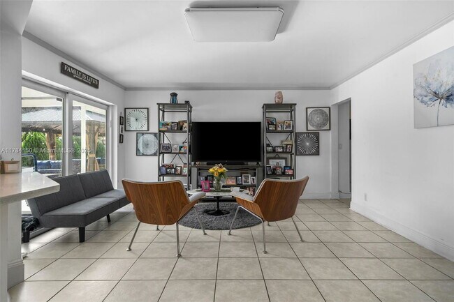 Foto del edificio - 4306 Johnson St