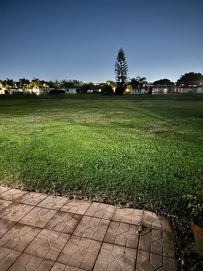 patio interior - 3115 N Palm Aire Dr