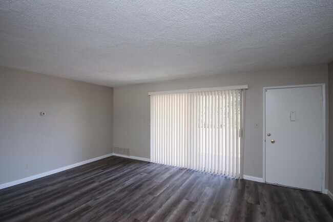 Building Photo - 1117 S Stoneman Ave
