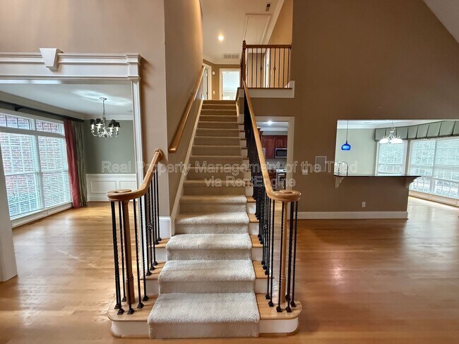 Building Photo - 2528 N Beech Ln