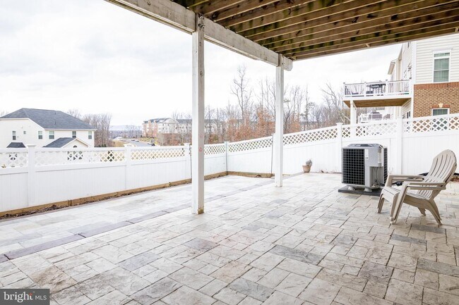 Building Photo - 26045 Huntwick Glen Square