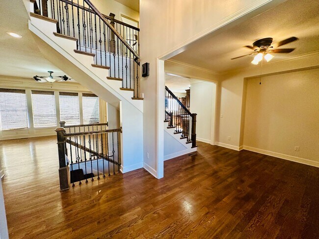 Building Photo - {20067} Custom Built Home in Woodland Mano...