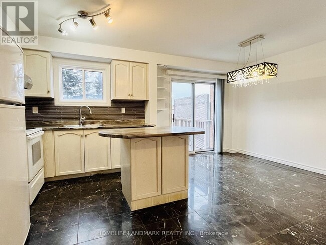 Building Photo - 65 Kelso Crescent