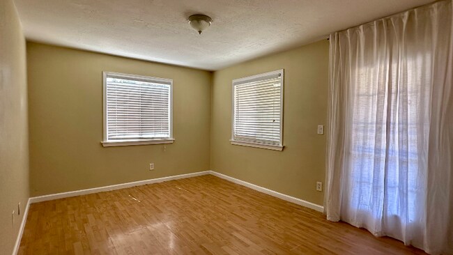 Building Photo - 8619 Cherbourg Way