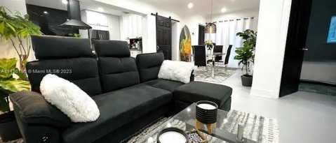 Foto del edificio - 867 NW 4th Ave