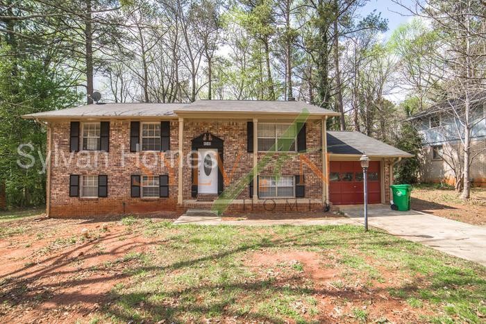 Primary Photo - Beautiful Home Stone Mountain!