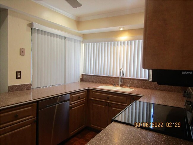 Building Photo - 3688 Glen Oaks Manor Dr