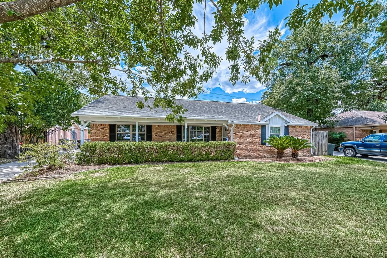 Building Photo - 918 Wycliffe Dr