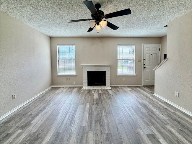 Building Photo - 1223 Dallas Dr