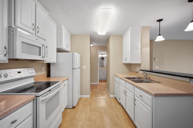 Building Photo - Sterling Ponds Apartments