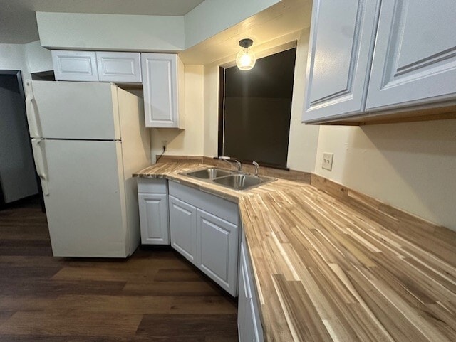 Kitchen - 220 Pleasant St