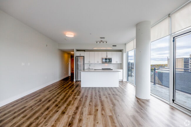 Building Photo - 475 George St N