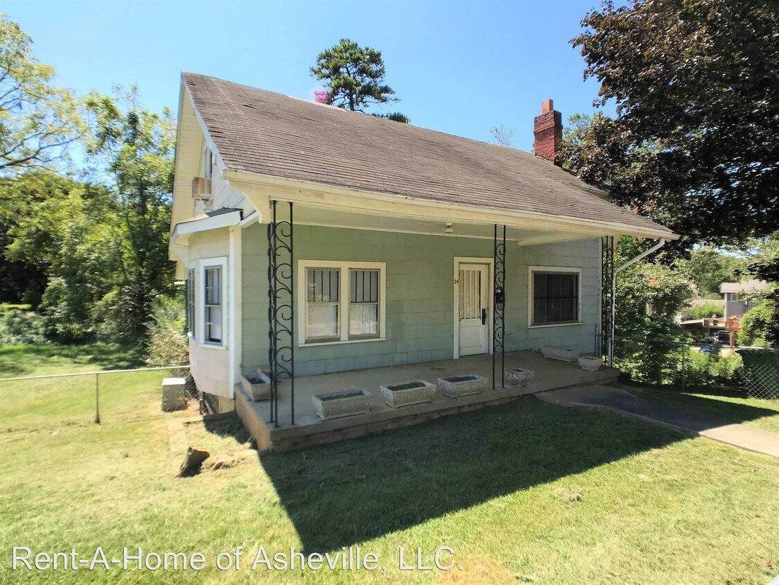 2 br, 1.5 bath House 24 Sandhill Rd House Rental in Asheville, NC