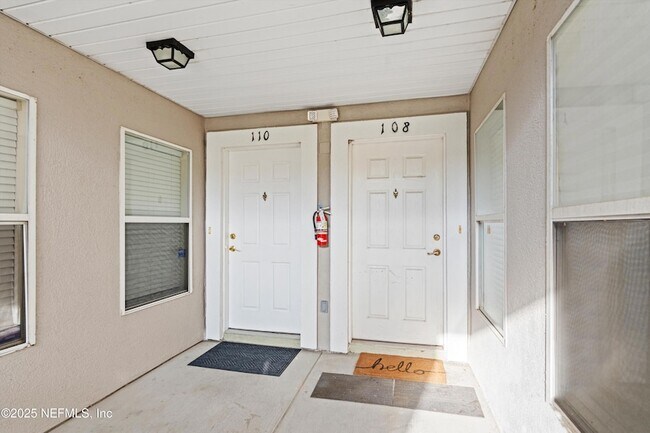 Foto del edificio - 7043 Deer Lodge Cir