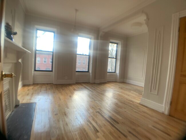 Building Photo - 607 Macdonough St