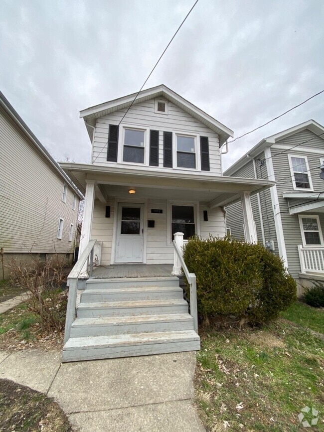 Building Photo - 1053 Wells St