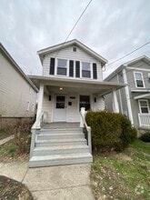 Building Photo - 1053 Wells St