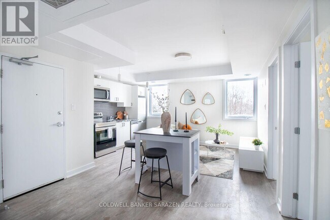 Photo du bâtiment - 994 Bronson Ave