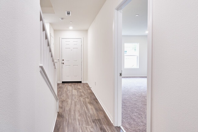 Building Photo - 729 Daniel Freeman Cir