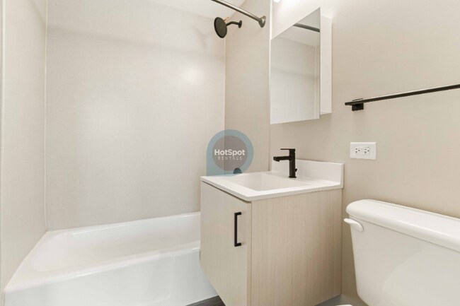 Foto del edificio - 1920 W Ogden Ave