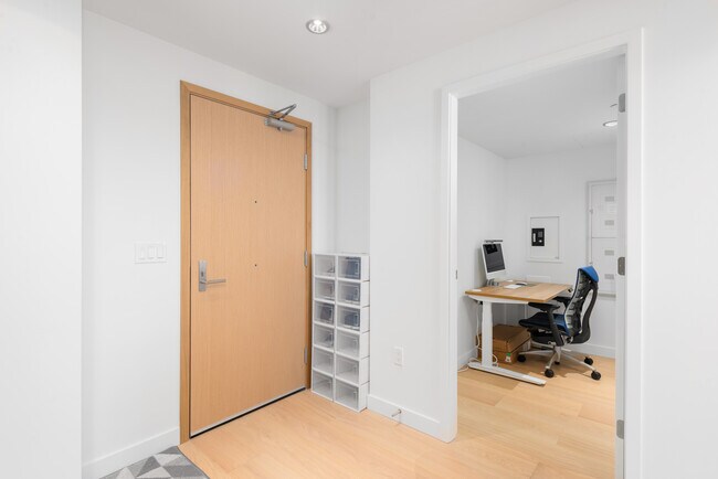 Building Photo - 1289 Hornby St