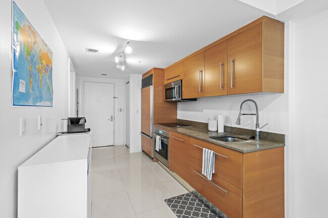 Building Photo - 465 Brickell Ave