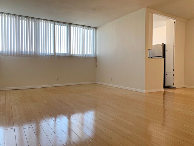 Foto del edificio - 1851 Winona Blvd Los Angeles CA 90027