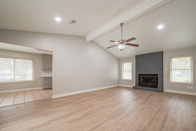 Building Photo - 10190 Dogwood Lp
