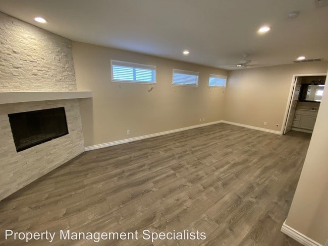 Building Photo - 1 br, 1 bath Apartment - 884 Moffatt Circle