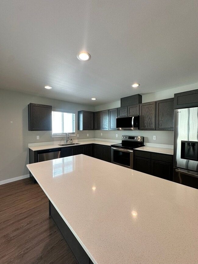 Building Photo - Amazing Brand New Home with 3 Bedrooms & 2...