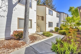 Building Photo - 1389 Meadow Ridge Cir