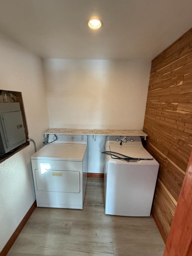 Building Photo - 1103 West Dr