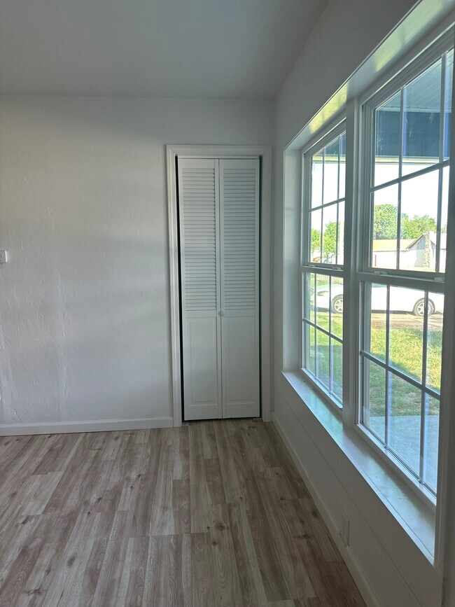 Foto del edificio - 1803 NW Hoover Ave