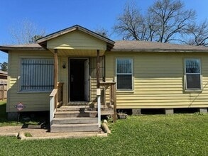 Building Photo - 9413 Merle St