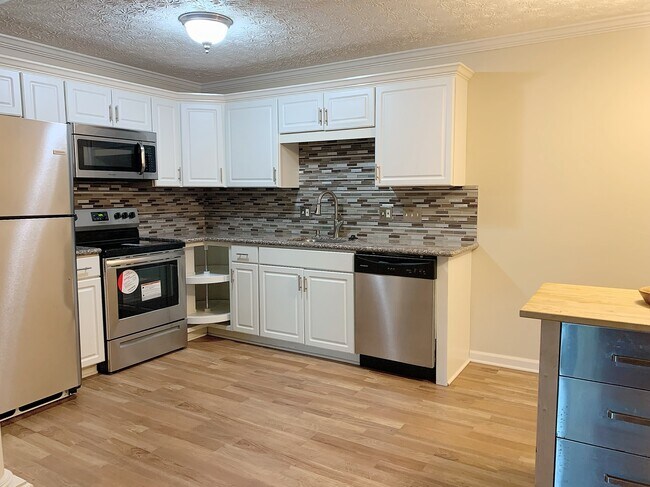 New stainless steel appliances - 5325 Portland St
