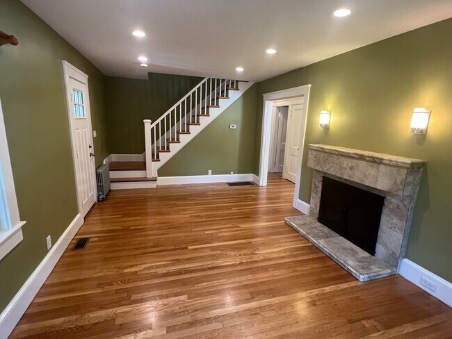 Building Photo - 153 Hartwell Rd