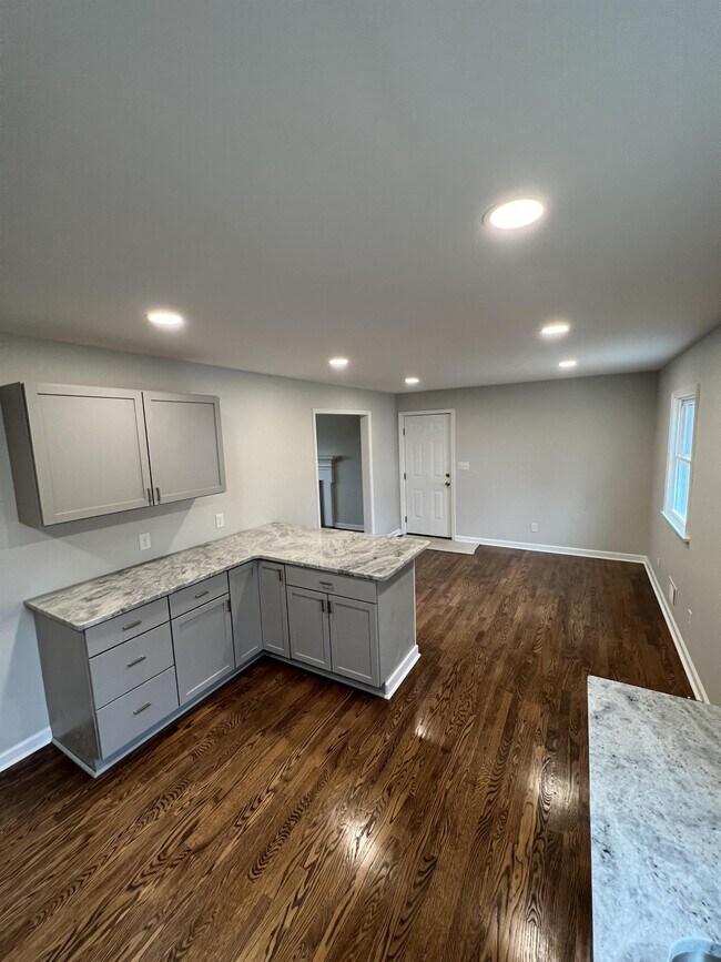 Building Photo - 118 Deerwood Dr