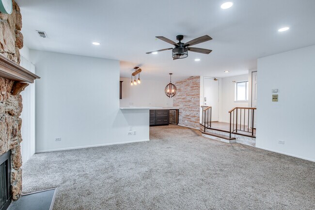 Building Photo - 340 Springlake Ln